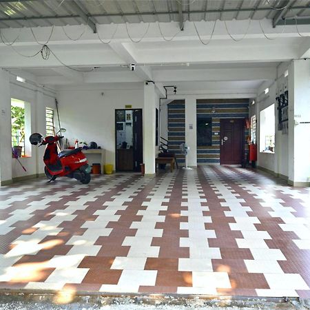 Nirupama,Hotel Aluva 700 Mtr From Aluva Railway Station Alwaye 外观 照片