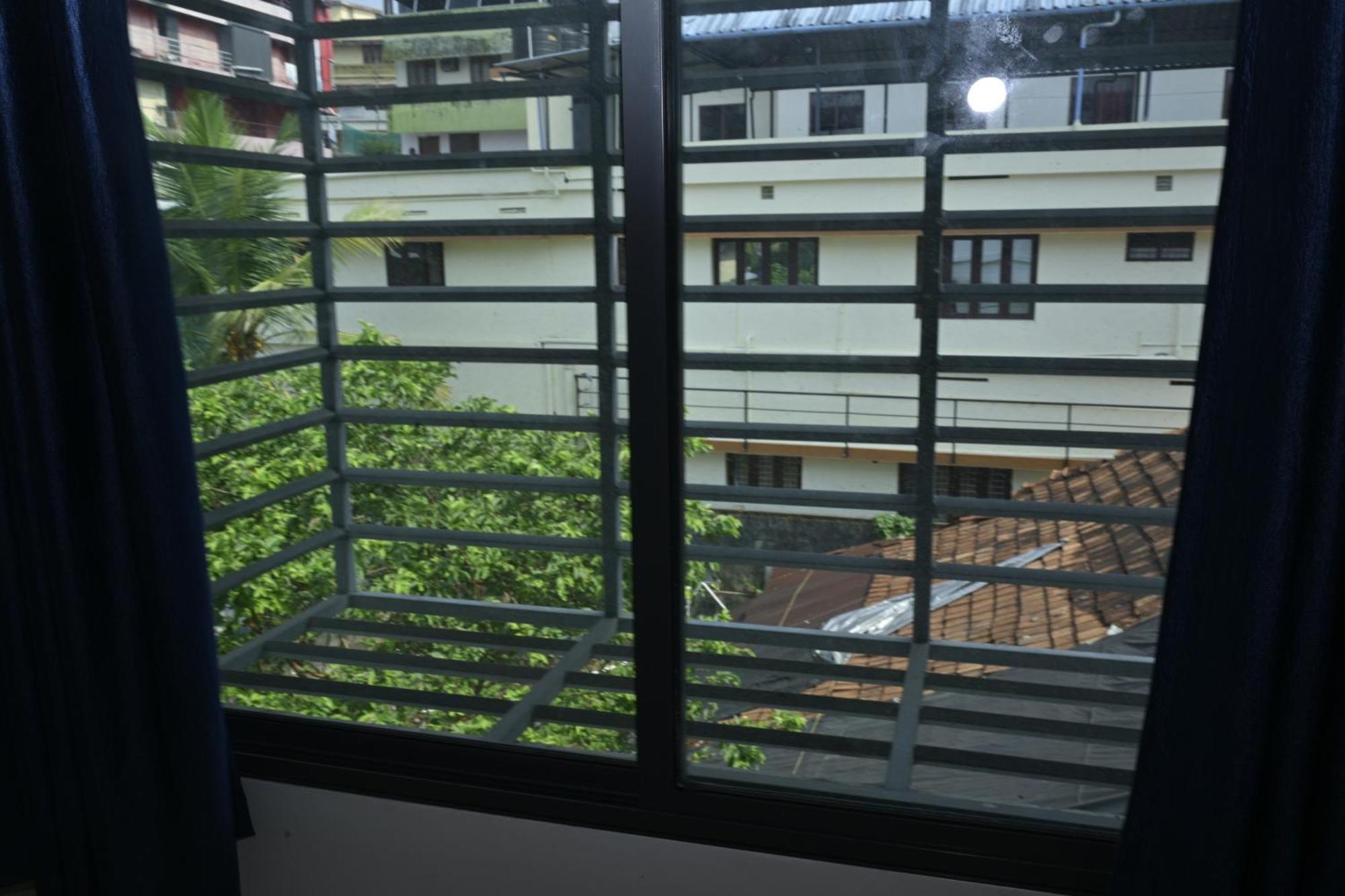 Nirupama,Hotel Aluva 700 Mtr From Aluva Railway Station Alwaye 外观 照片