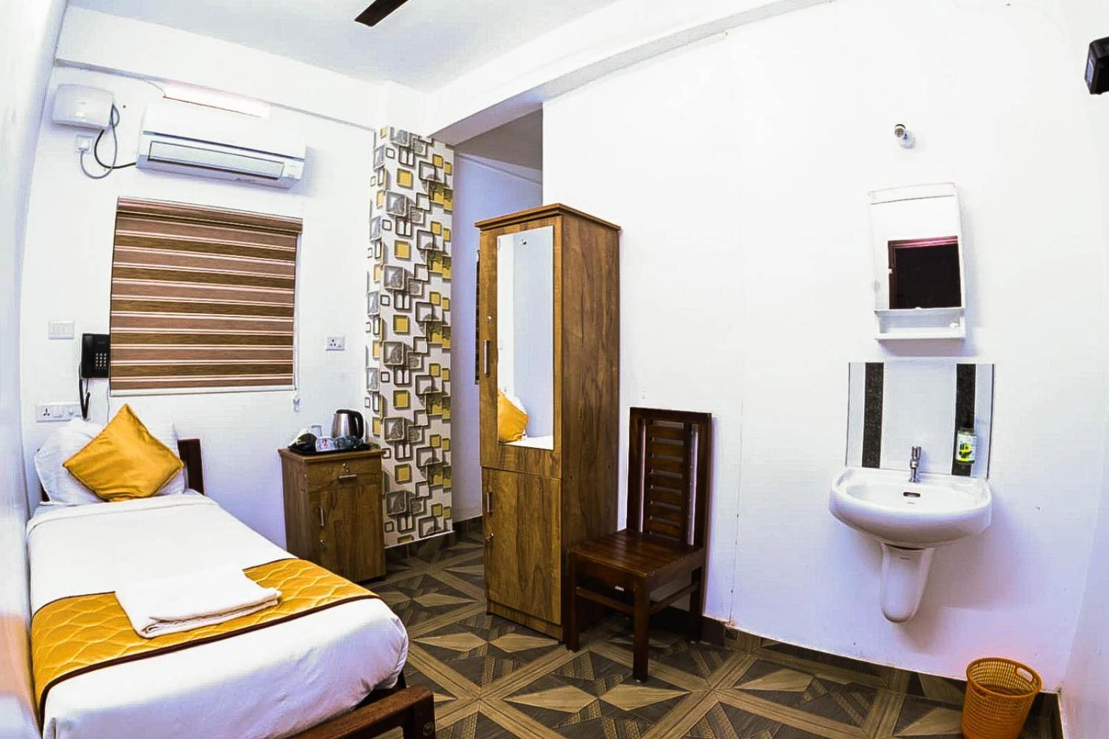 Nirupama,Hotel Aluva 700 Mtr From Aluva Railway Station Alwaye 外观 照片