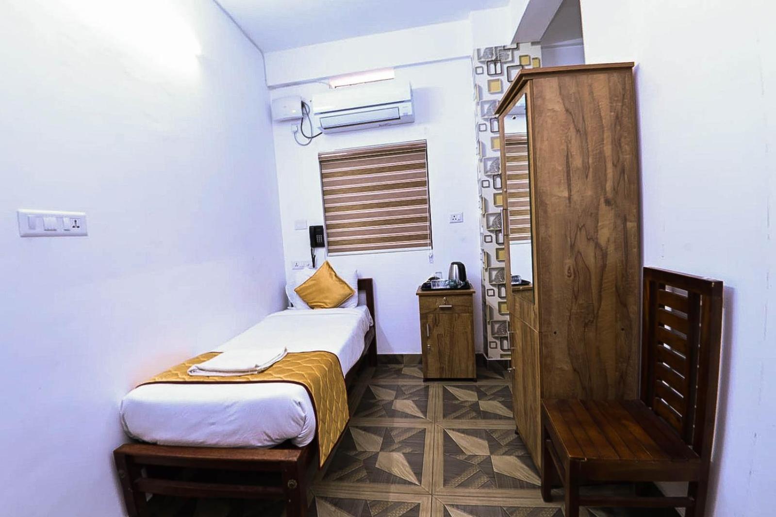 Nirupama,Hotel Aluva 700 Mtr From Aluva Railway Station Alwaye 外观 照片