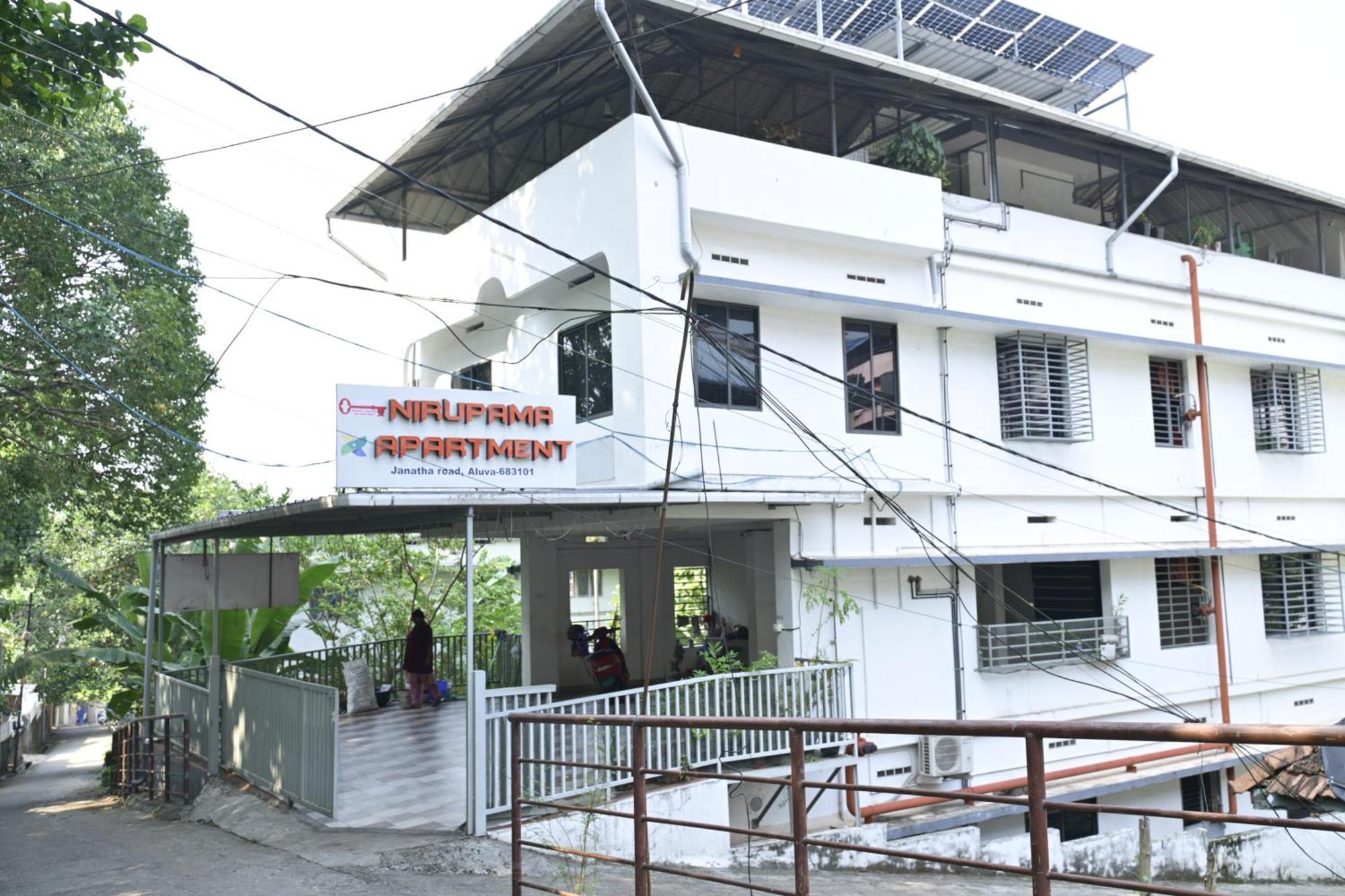 Nirupama,Hotel Aluva 700 Mtr From Aluva Railway Station Alwaye 外观 照片